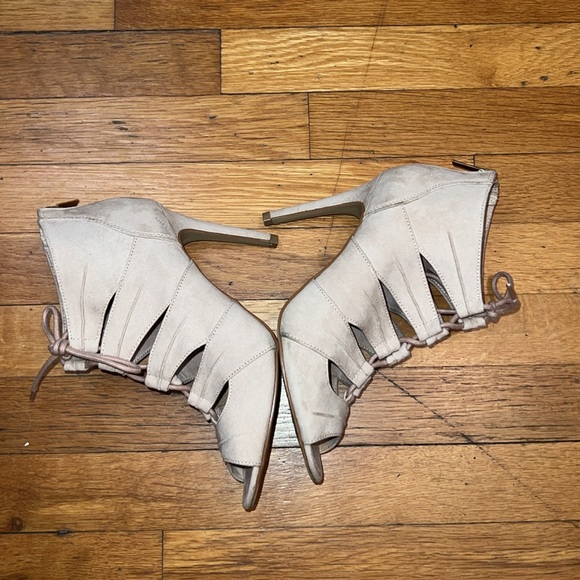 Kelly & Katie Vandra Lace-Up Open/Peep Toe Heels, size 8 - Picture 9 of 11